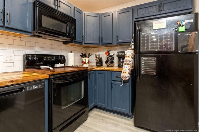 Building Photo - 3230 Periwinkle Dr