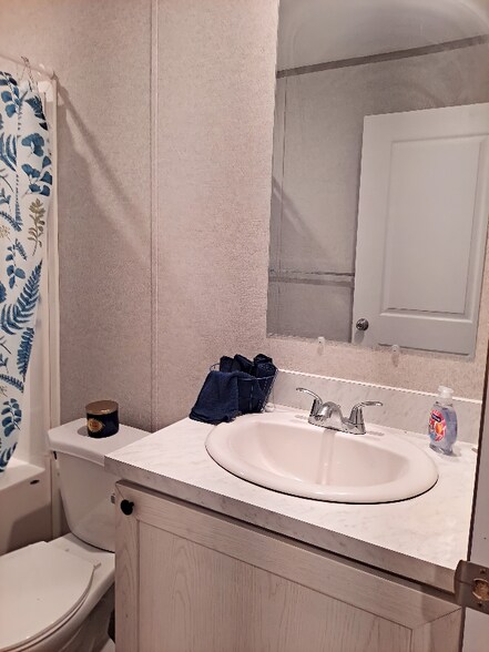 Building Photo - 87 Deerwood Park