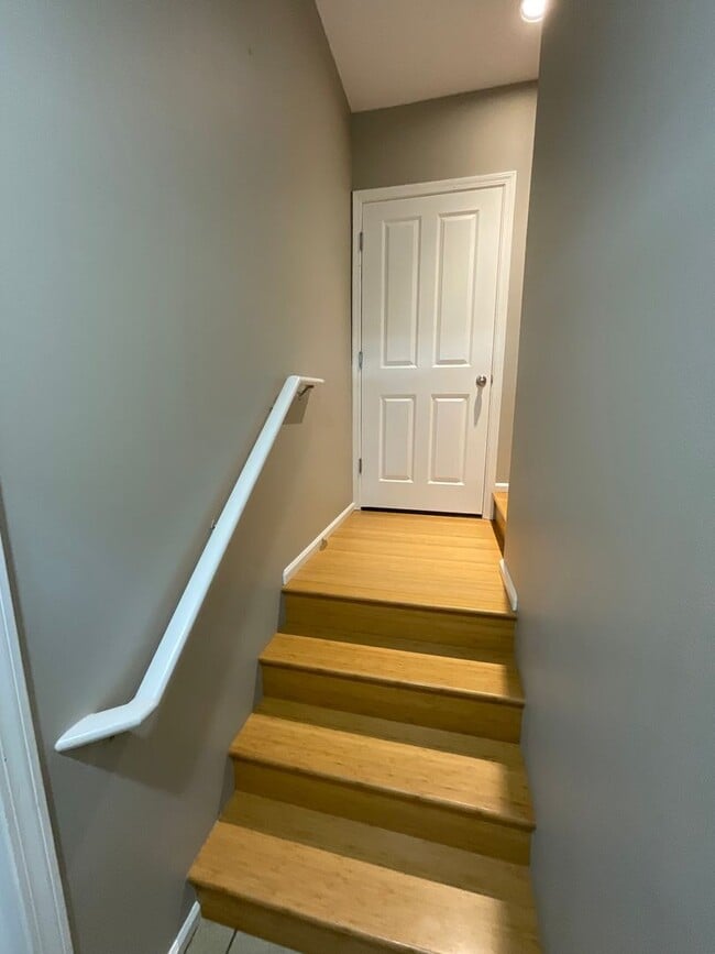 Building Photo - MAGNOLIA 3 BED, 1.5 BATH TOWNHOME FOR RENT...