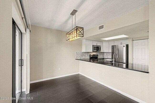 Building Photo - 1011 Clearmont St NE