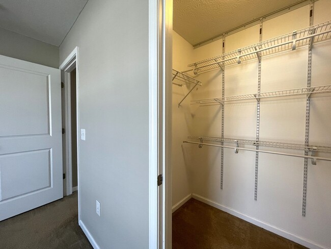 Building Photo - 5580 Crystal Falls St