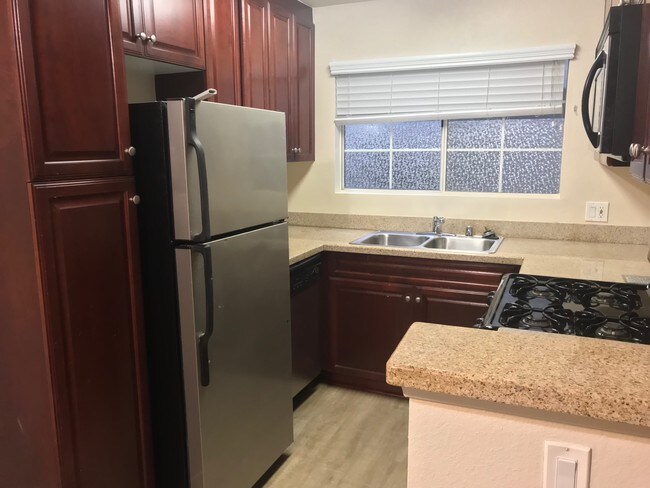 Building Photo - 5540 Owensmouth Ave