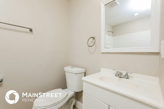 Building Photo - 1567 Lavilla St