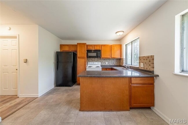 Building Photo - 3025 Pembroke Ln