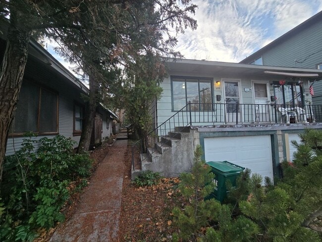Primary Photo - 526 N 8th St