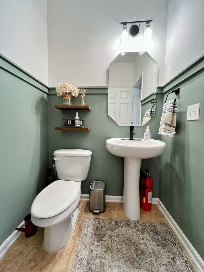 Powder room - 516 Sealine Dr