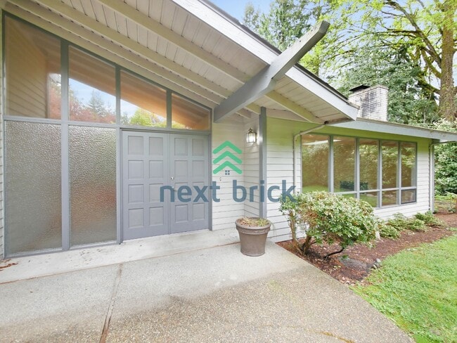 Building Photo - 3 Bed and 3 Bath Plus Office Private Single-family Home is Available for Rent!