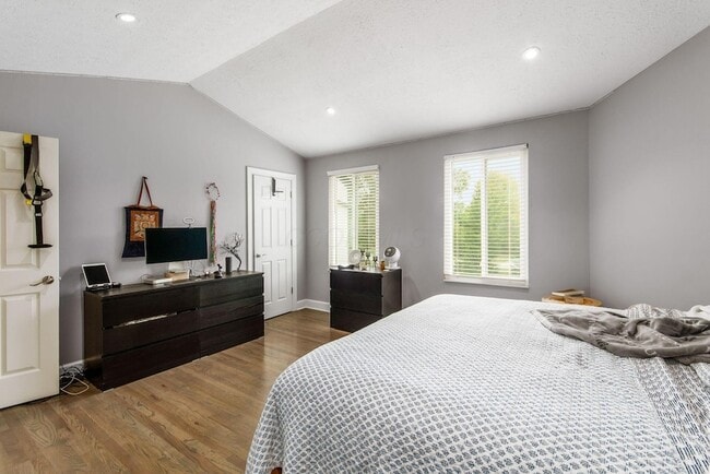 Building Photo - 6930 Avery Rd