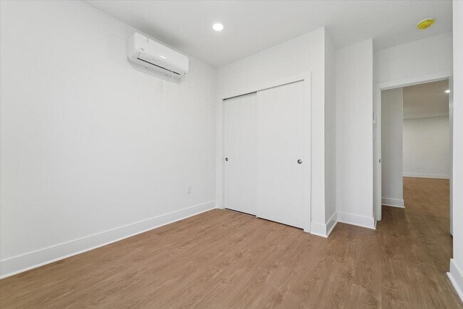 Building Photo - 812 W Roosevelt Blvd