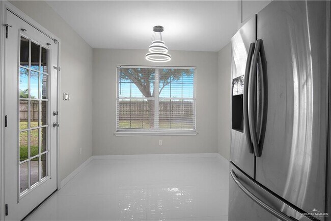 Building Photo - 21 Mynah Ave