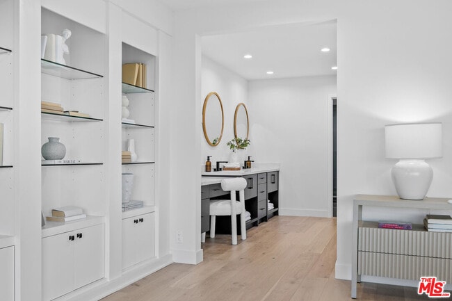 Building Photo - 18101 Green Meadow Dr