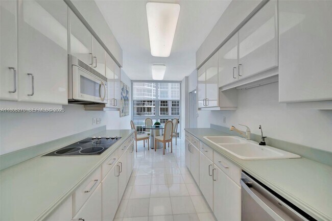 Building Photo - 6001 N Ocean Dr