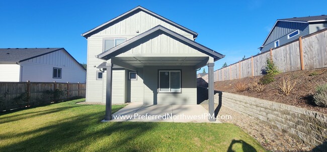 Building Photo - Stunning new build in Lowell