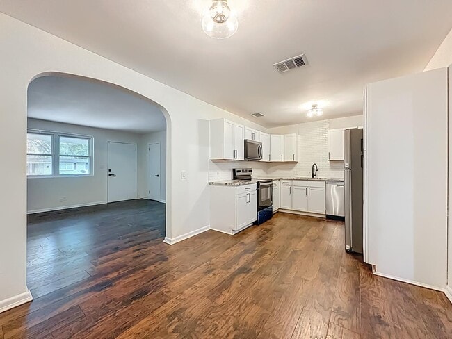 Building Photo - 5243 Poppy Dr