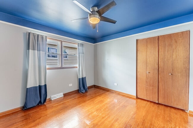 Building Photo - 5936 W 97th St