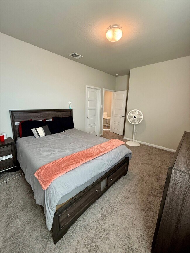 Building Photo - 15402 Sailpoint Ln