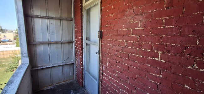 Building Photo - 959 E Philadelphia St