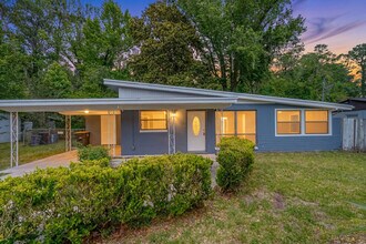 Building Photo - 8043 Joffre Dr
