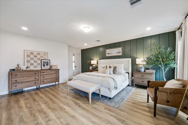 Building Photo - 25227 Sierra Mnr Ct