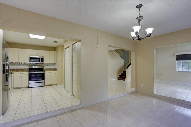 Building Photo - 6659 Via Regina