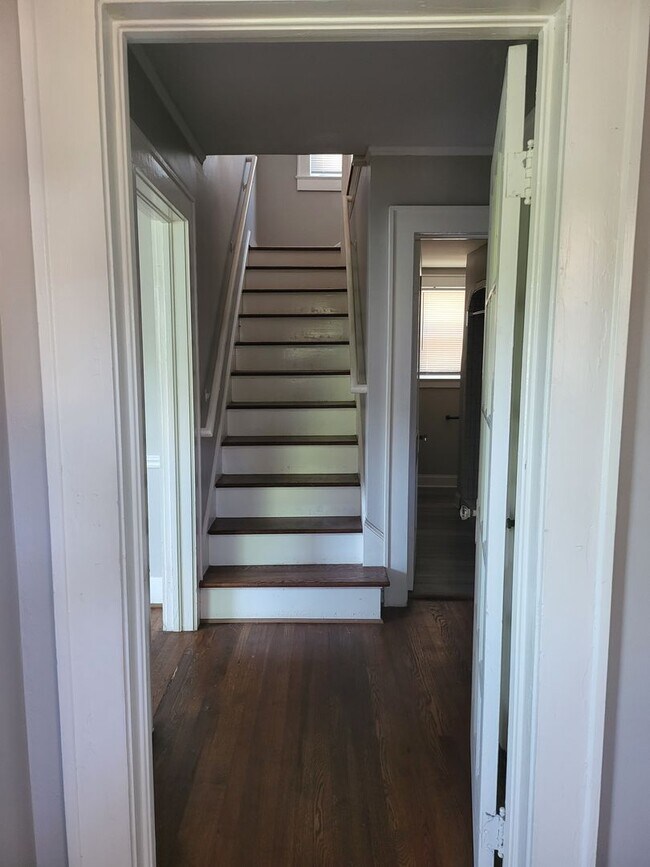 Building Photo - Newly Remodeled 3 Bedroom 2 Bath home in D...