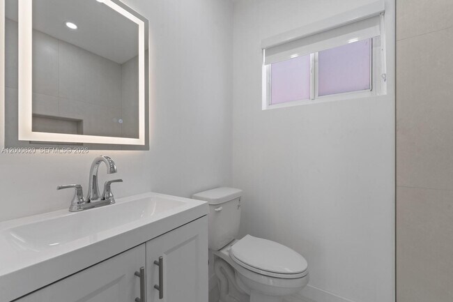 Building Photo - 13185 Emerald Dr