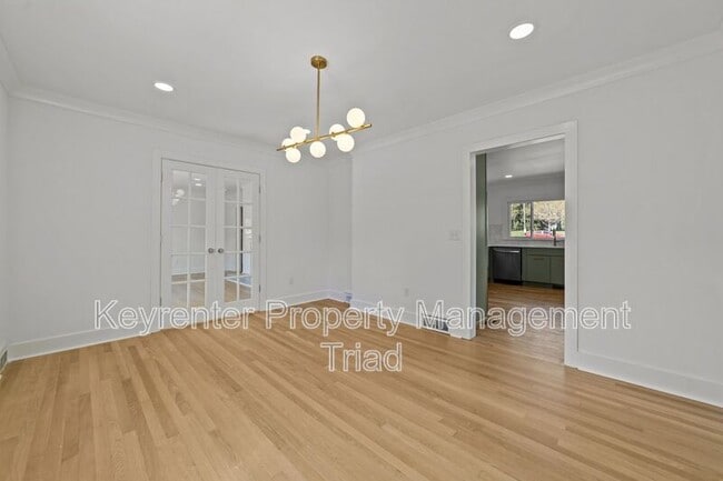 Building Photo - 3807 W Friendly Ave