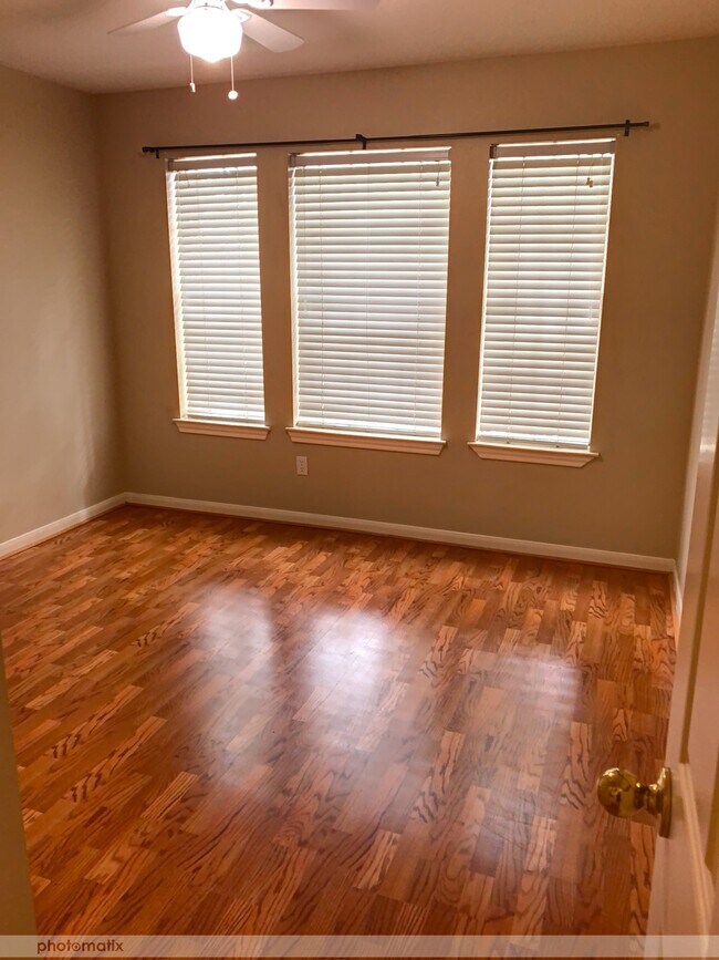 Building Photo - 202 Windrift Ct