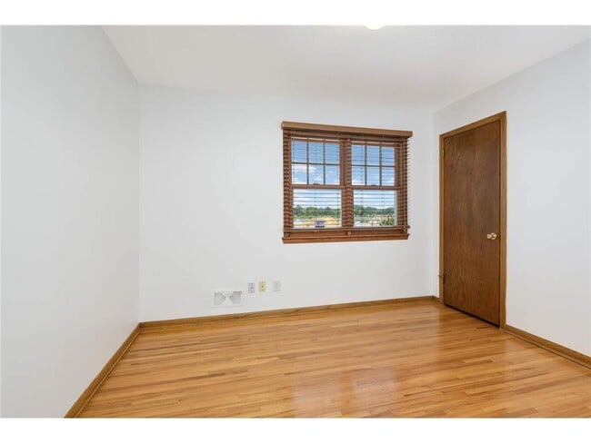 Building Photo - 5867 Central Ave NE