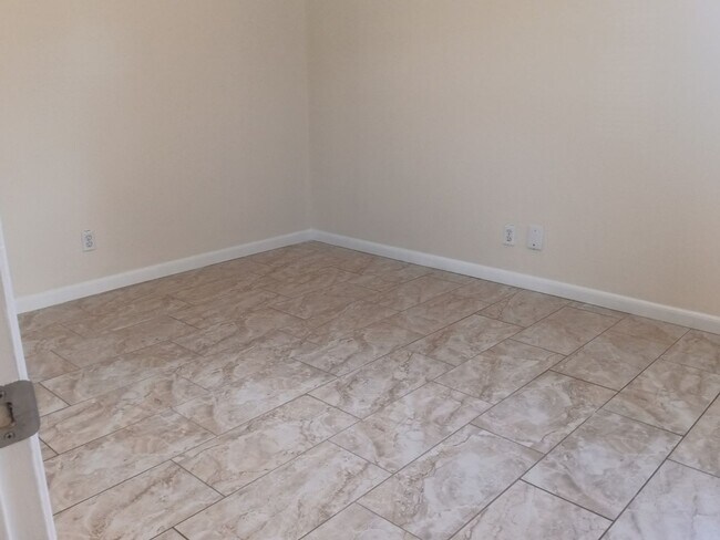 Building Photo - 2-bedroom, 2-bathroom home located in the vibrant city of Albuquerque