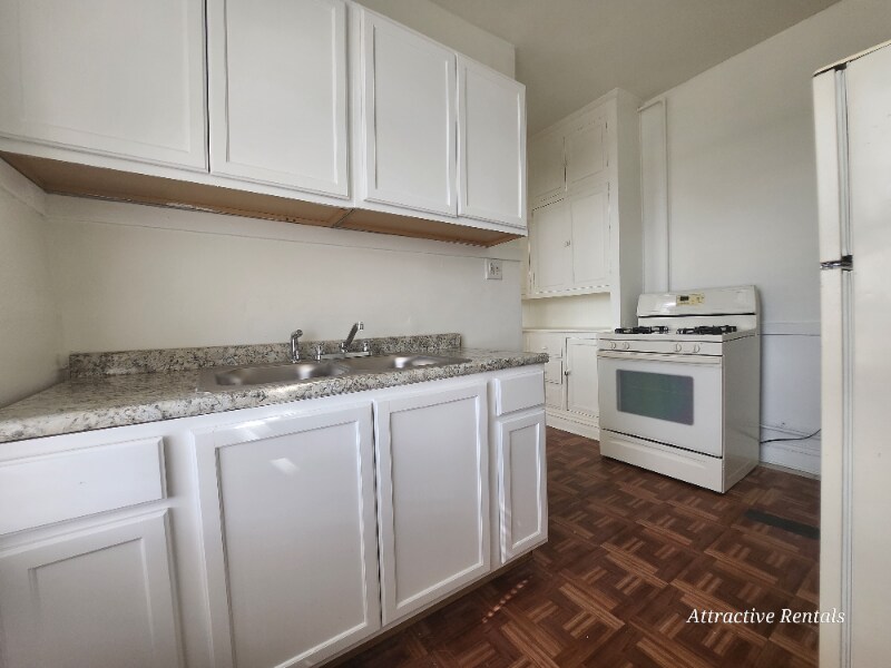 Building Photo - 1158 S Mason Ave