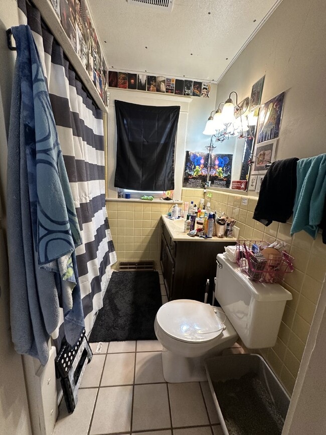 Building Photo - 3 Bed 1 Bath near UWEC! Available June 1st!