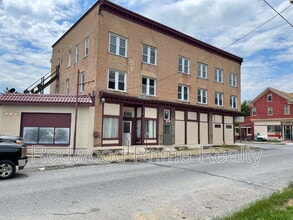 Building Photo - 2901 Maple Ave