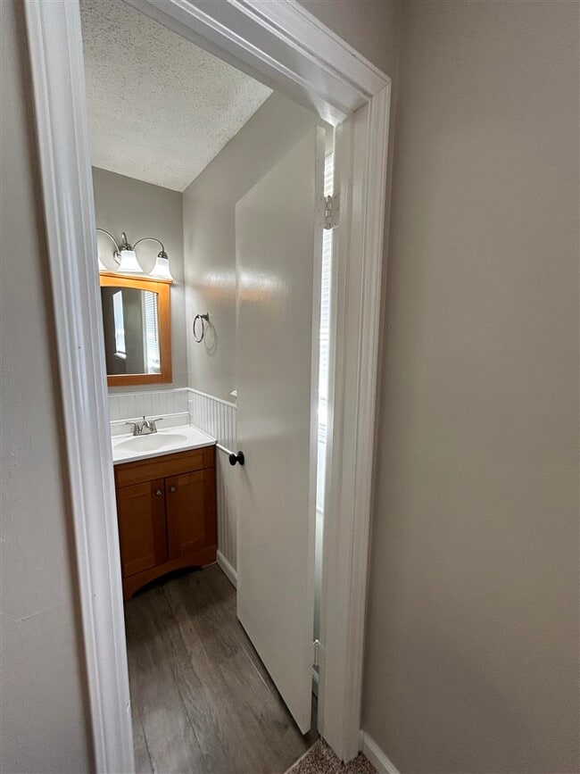 Building Photo - 6428 NW Arrowhead Dr