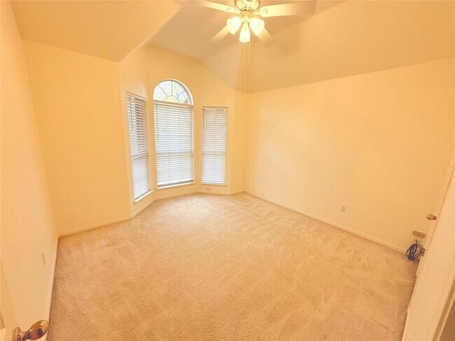 Building Photo - 2438 Falcon Dr