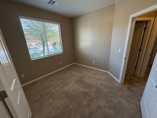 Building Photo - PRICE JUST REDUCED! Highly Desirable Lakota Ridge!