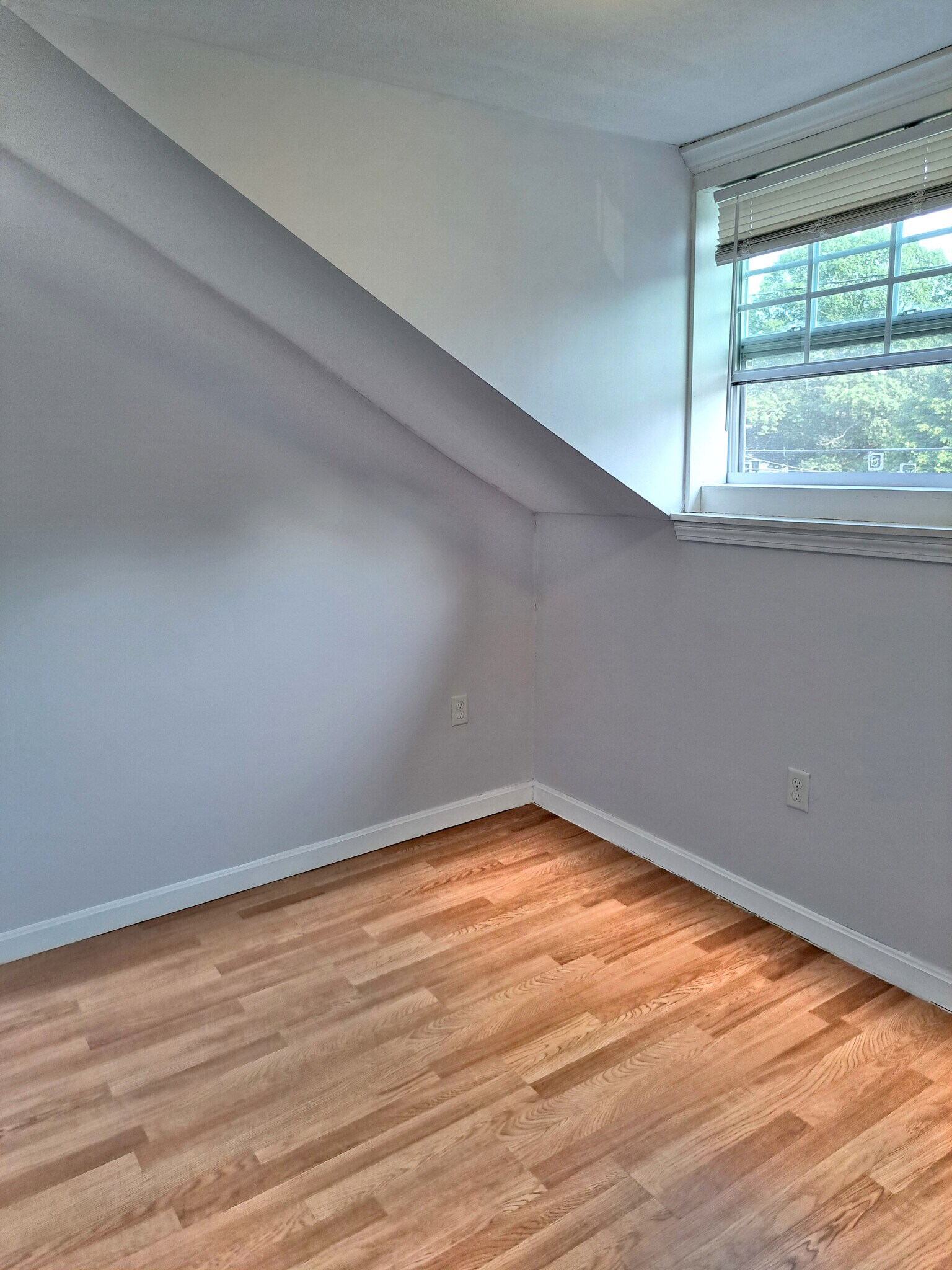 Building Photo - 158 Baker St