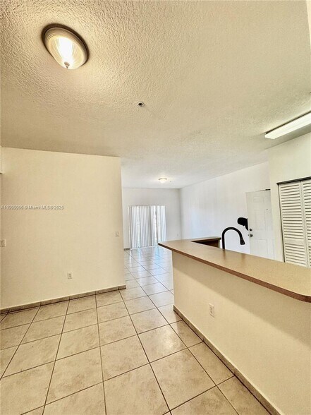 Building Photo - 7330 NW 114th Ave