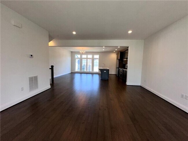 Building Photo - 3204 Lynk Alley