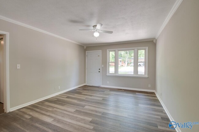 Building Photo - 4813 Joy Dr NW