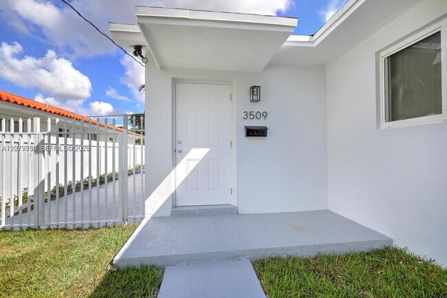 Building Photo - 3509 SW 23rd Terrace