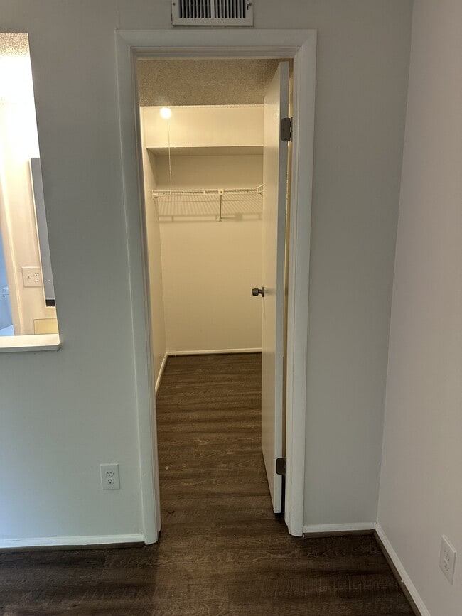 Building Photo - 3164 Central Ave