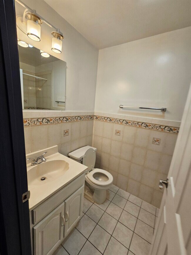 Building Photo - 2707 Central Ave