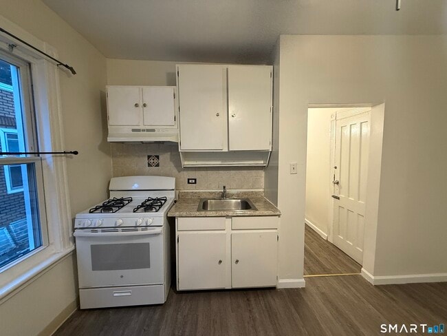 Building Photo - 180 5th St