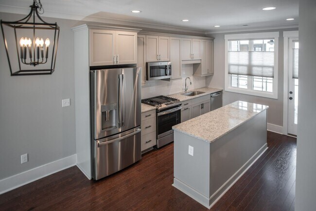 Building Photo - 2 BR 2.5 BA- Downtown Greenville Townhome- FOR RENT