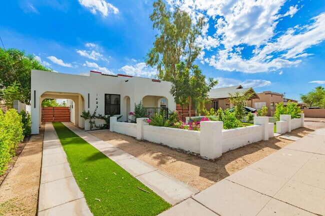 Building Photo - Gorgeous 2-Bed, 2-Bath duplex in the Garfi...