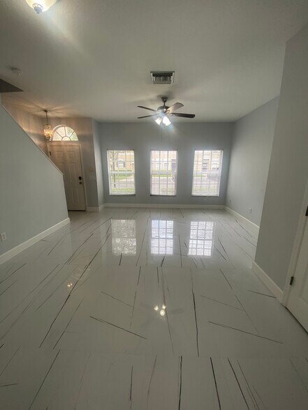 Building Photo - 10103 Belleville Pl