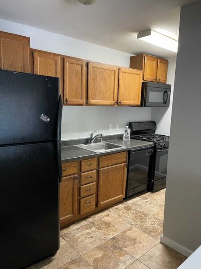 Building Photo - 1600 Renate Dr