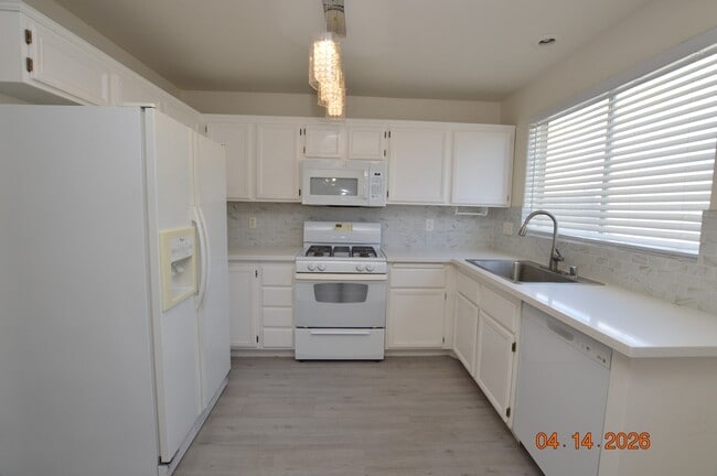 Building Photo - 9330 Cool Creek Ave