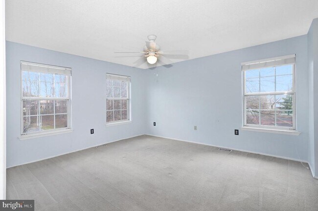 Building Photo - 2 Cheverny Ct